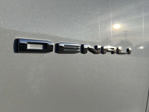 New 2026 GMC Acadia Denali Ultimate image 3