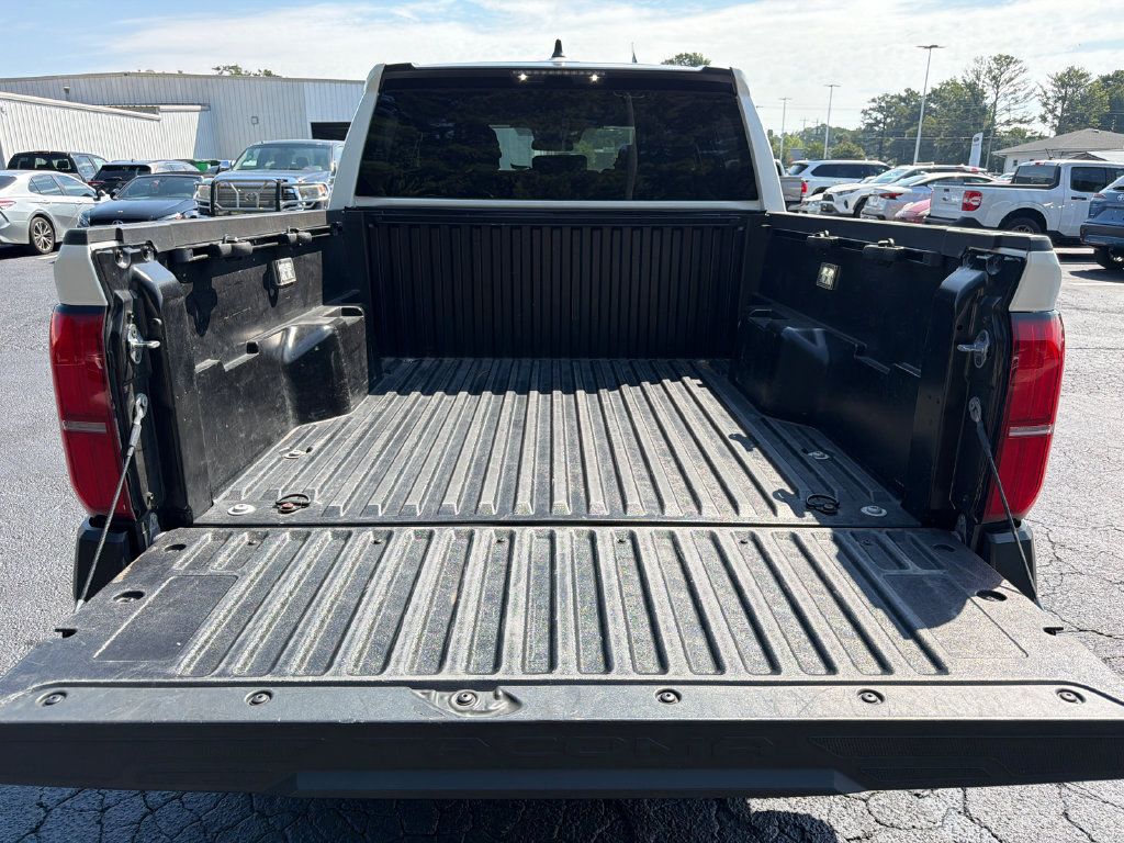 Used 2025 Toyota Tacoma SR AWD/4WD image 22