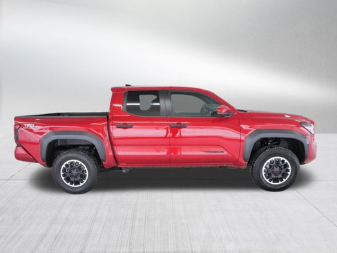 Used 2024 Toyota Tacoma TRD Off-Road image 9