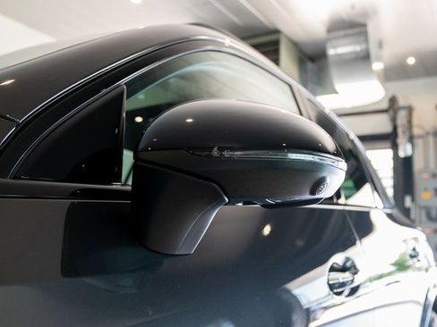 New 2025 Mercedes-Benz GLC 350e 4MATIC image 8