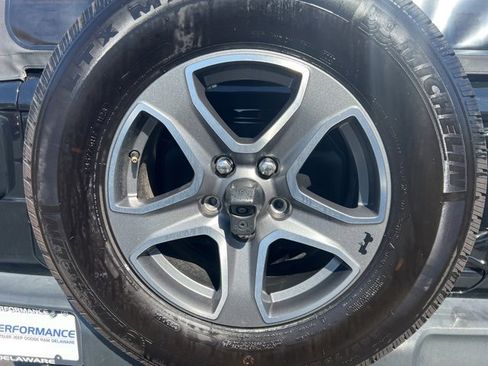 Used 2023 Jeep Wrangler Sport S image 9