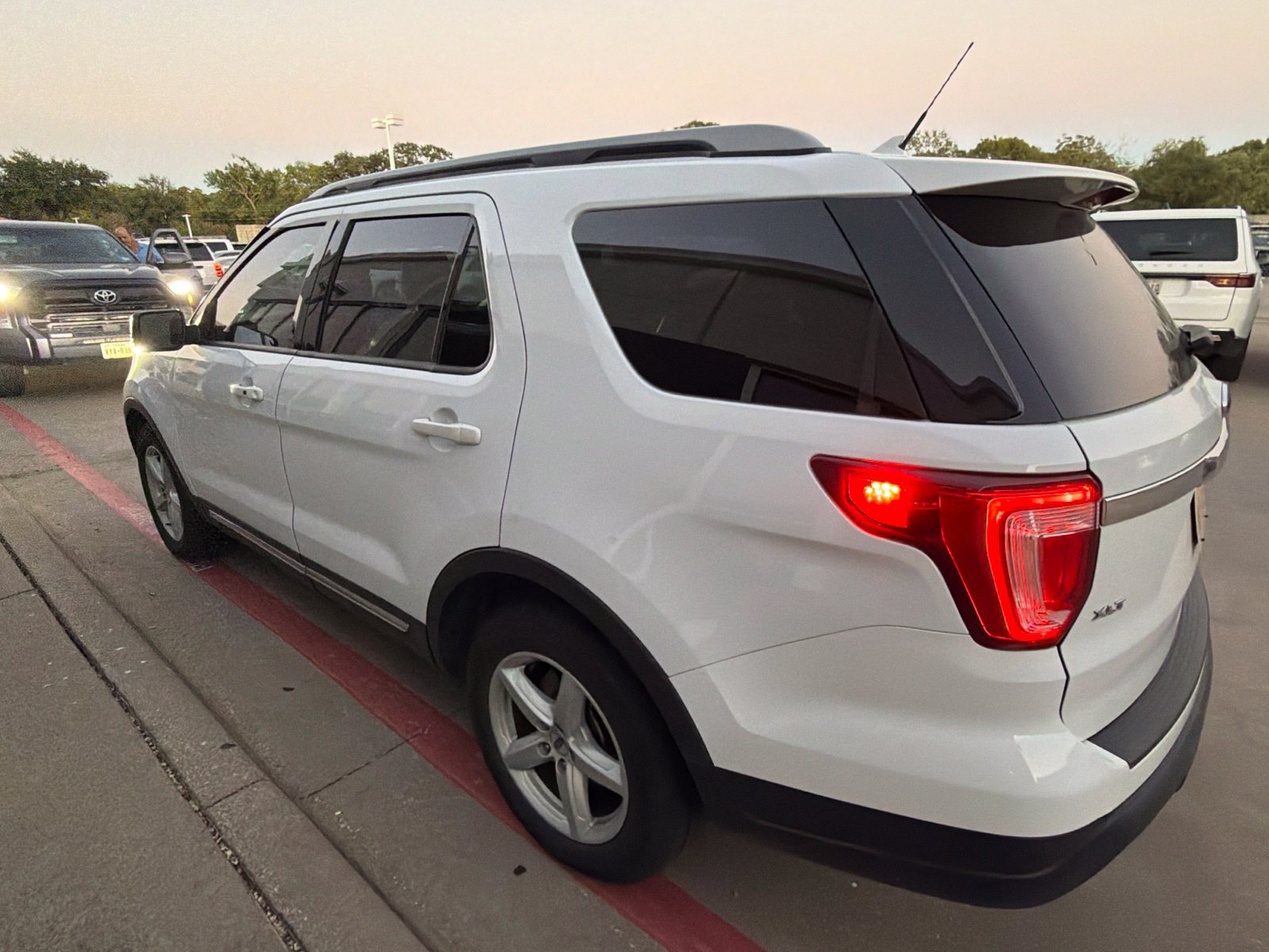 Used 2019 Ford Explorer XLT w/ Equipment Group 202A FWD image 7