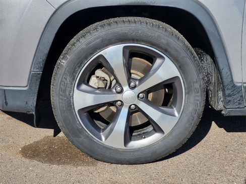 Used 2020 Jeep Cherokee Limited image 10