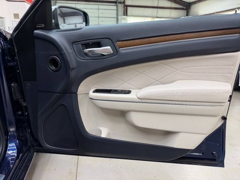 Used 2015 Chrysler 300 C Platinum w/ Harman/Kardon Audio Group RWD image 16