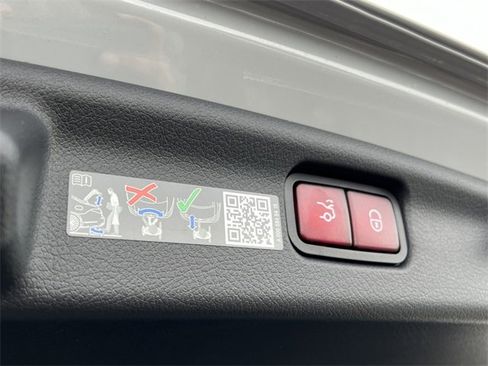Certified 2025 Mercedes-Benz C 300 4MATIC Sedan image 37