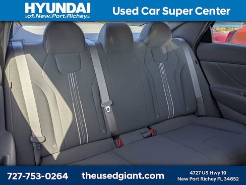 Used 2024 Hyundai Elantra Blue image 9