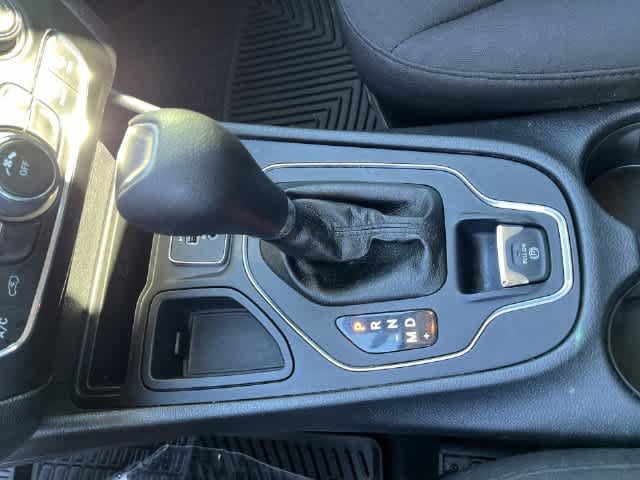Used 2020 Jeep Cherokee Latitude FWD image 27