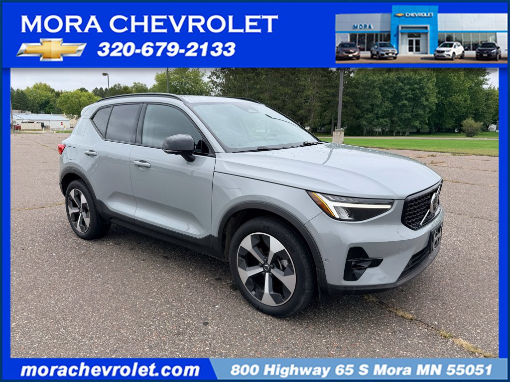 Used 2024 Volvo XC40 B5 Plus AWD/4WD image 1