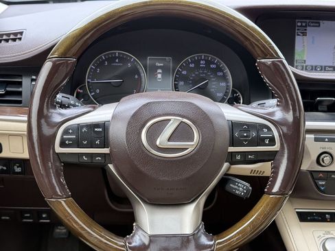 Used 2016 Lexus ES 350 w/ Luxury Package w/Wood Trim FWD image 12