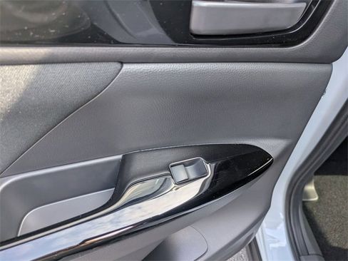 New 2025 Mitsubishi Eclipse Cross LE image 25