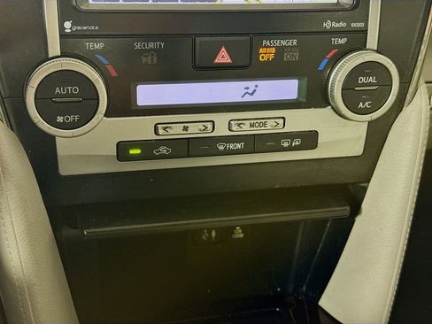 Used 2014 Toyota Camry XLE image 19