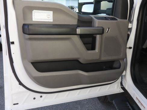 Used 2017 Ford F550 2WD Regular Cab Super Duty image 22