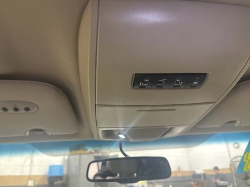 Used 2014 Chrysler Town & Country Touring image 20