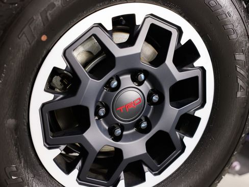 Used 2024 Toyota Tacoma TRD Off-Road image 12