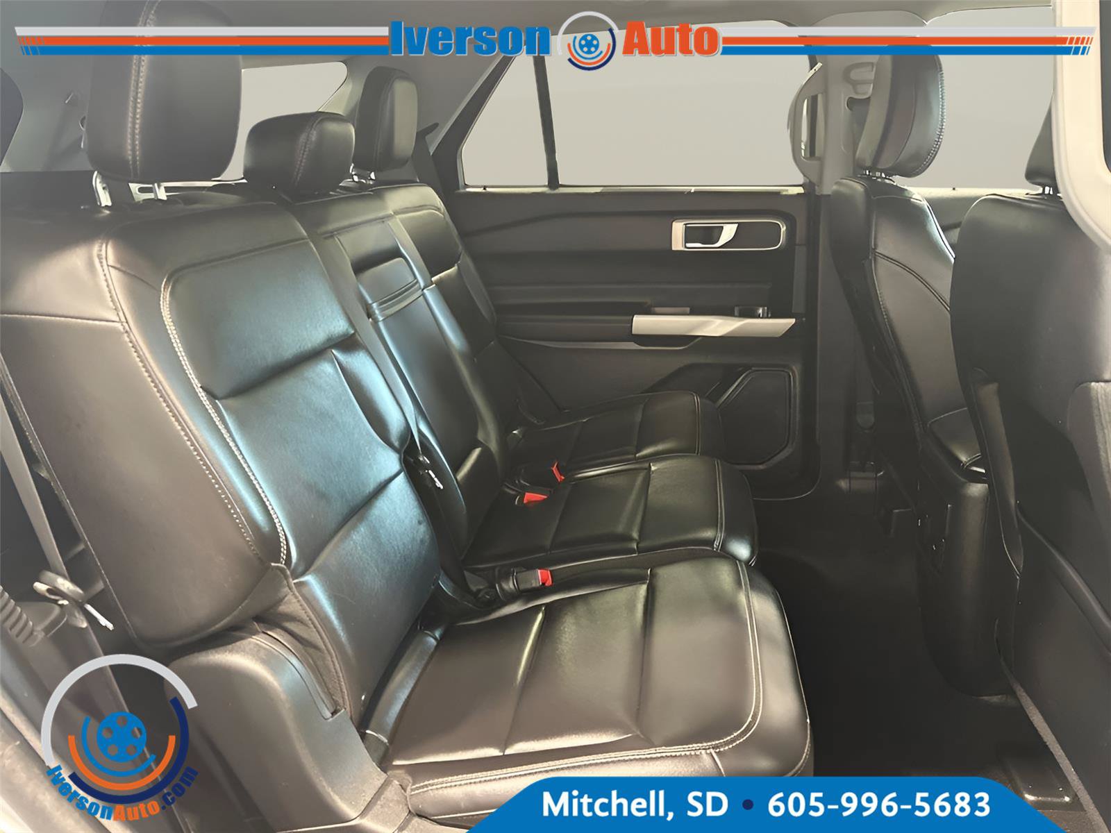 Used 2024 Ford Explorer XLT w/ Equipment Group 202A AWD/4WD image 32