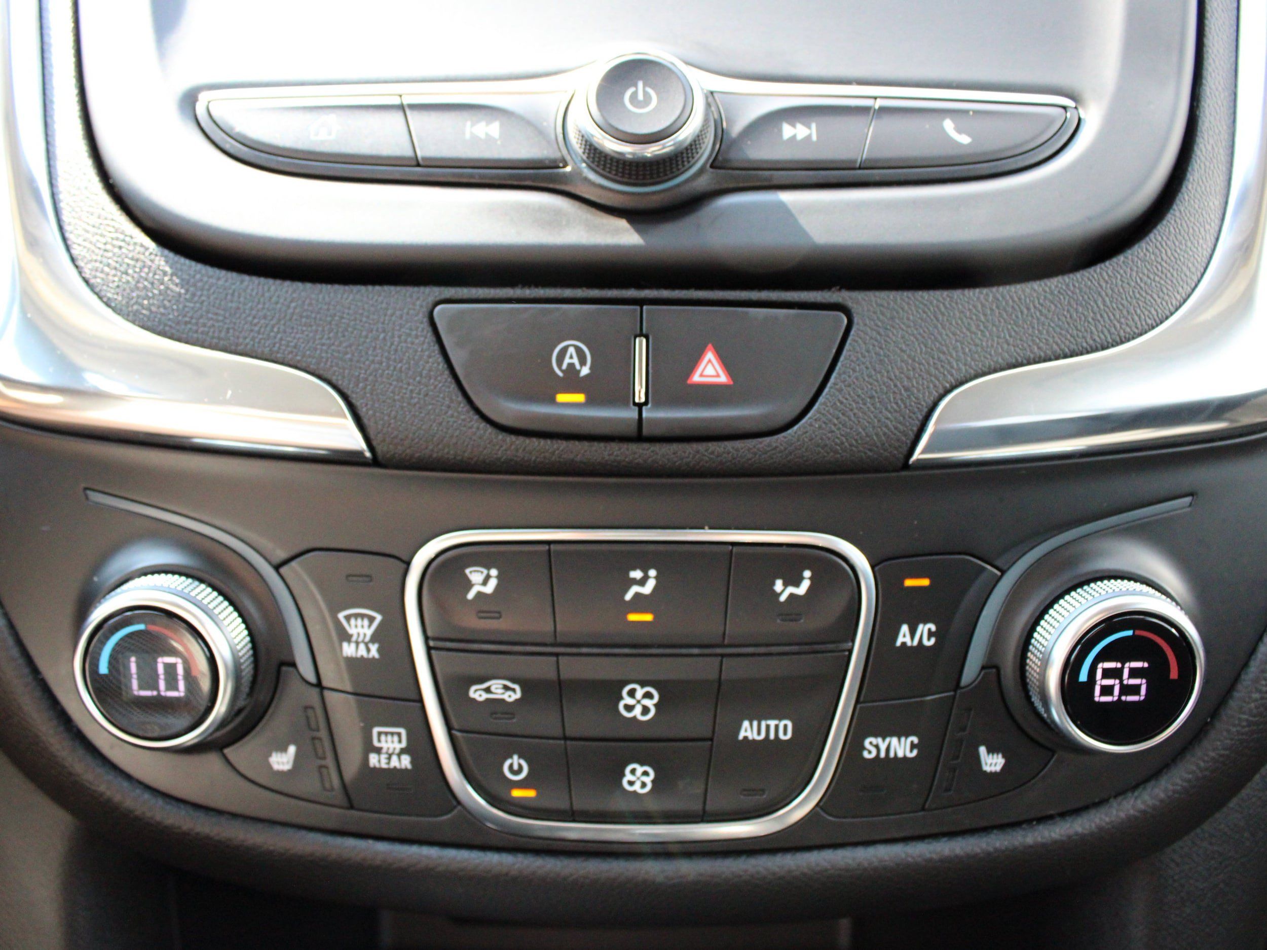 Used 2023 Chevrolet Equinox LT FWD image 23