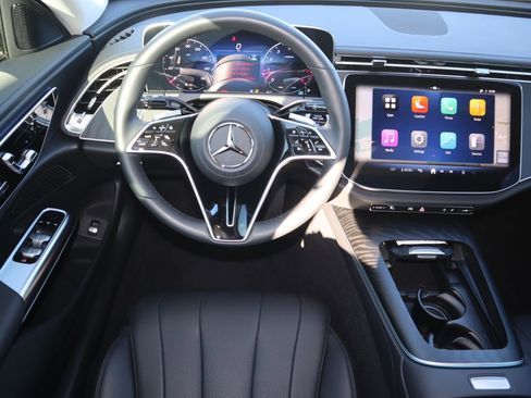 Used 2025 Mercedes-Benz E 450 4MATIC Sedan image 11