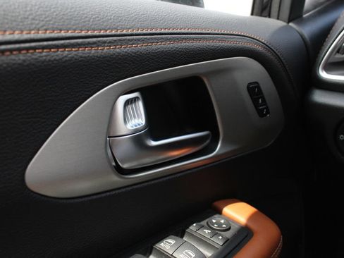 Used 2026 Chrysler Pacifica Pinnacle FWD image 7