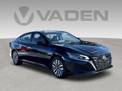 Used 2023 Nissan Altima 2.5 SV w/ SV Premium Package