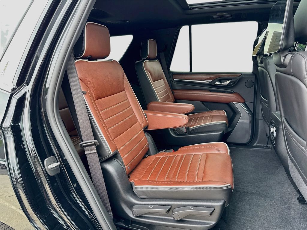 Used 2024 GMC Yukon Denali Ultimate w/ LPO, Floor Liner Package AWD/4WD image 35