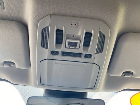 Used 2022 Toyota Highlander XLE FWD image 24