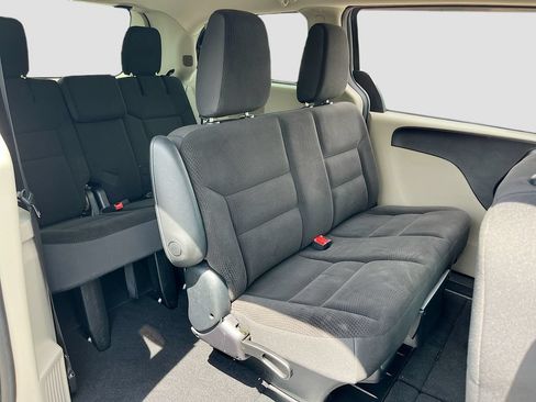 Used 2018 Dodge Grand Caravan SE w/ UConnect Hands-Free Group FWD image 26