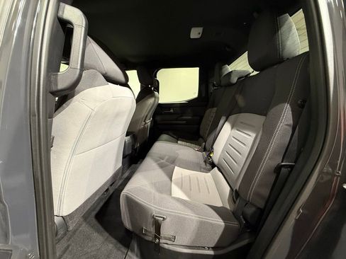 Certified 2025 Toyota Tacoma TRD Off-Road AWD/4WD image 17