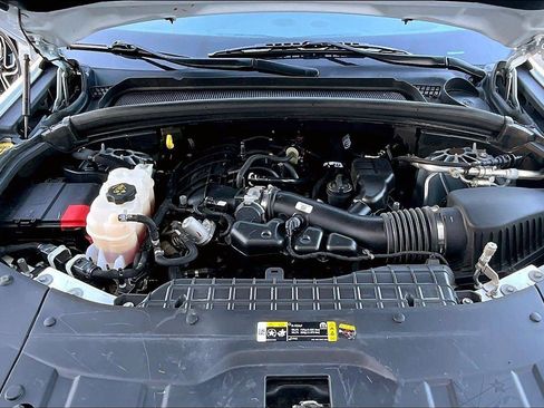 Used 2023 Jeep Grand Cherokee L Laredo image 10