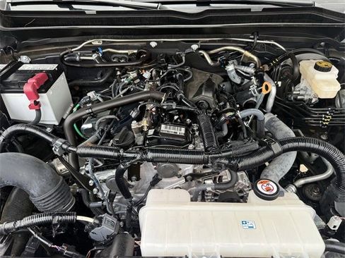 Used 2025 Toyota Tacoma SR5 image 33