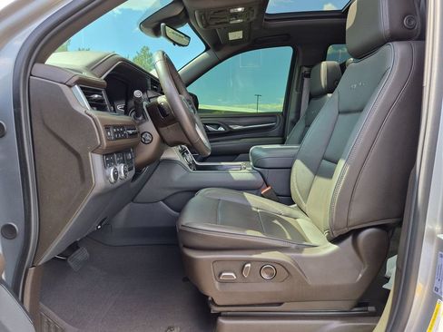Used 2024 GMC Yukon Denali w/ Advanced Technology Package AWD/4WD image 18