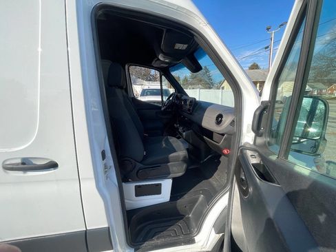Used 2023 Mercedes-Benz Sprinter 2500 image 37