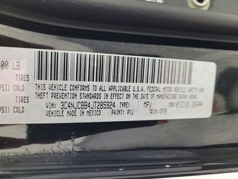 Used 2018 Jeep Compass Latitude w/ Popular Equipment Group FWD image 33