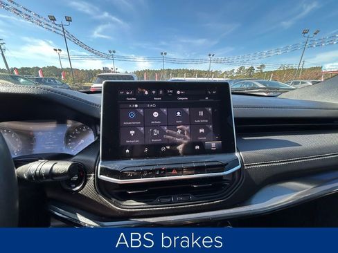 Used 2024 Jeep Compass Latitude w/ Convenience Group image 38