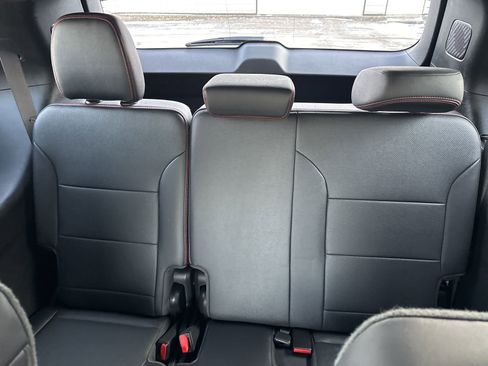 Used 2024 Chevrolet Traverse RS image 24