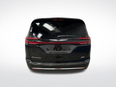 New 2026 Chrysler Pacifica Select image 13