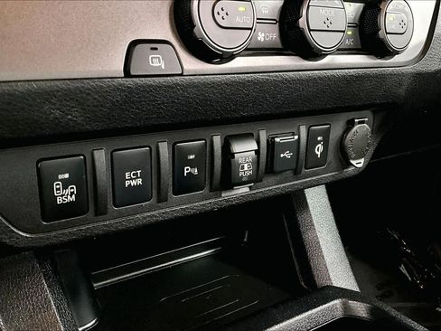 Used 2022 Toyota Tacoma TRD Sport w/ Technology Package image 34