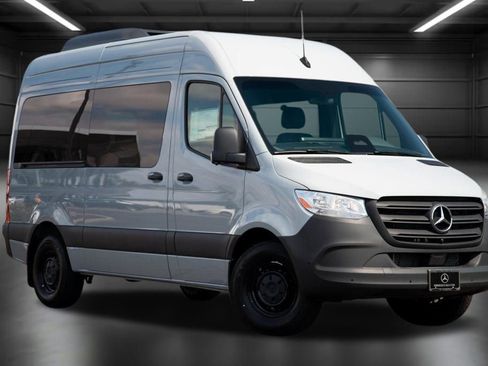 Used 2025 Mercedes-Benz Sprinter 2500 image 3