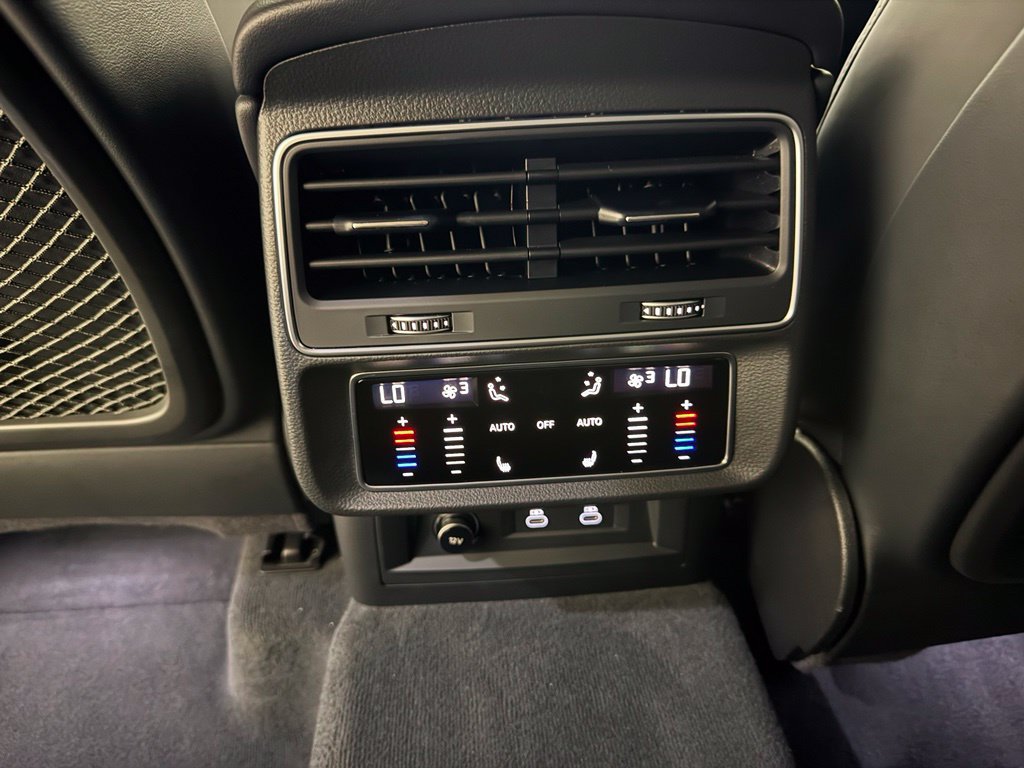 Used 2025 Audi SQ7 Prestige AWD/4WD image 25