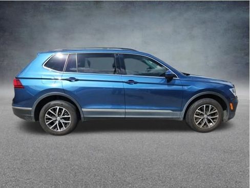 Used 2020 Volkswagen Tiguan SE w/ Panoramic Sunroof Package FWD image 11