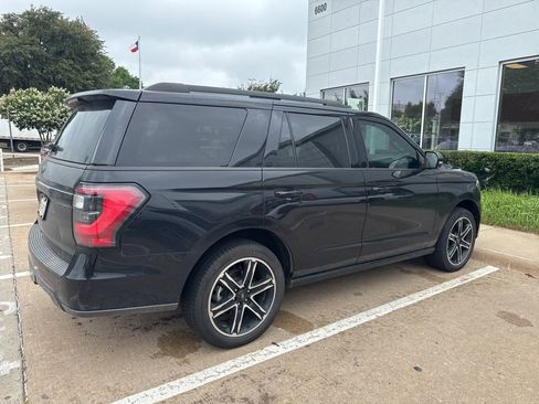 Used 2021 Ford Expedition Limited AWD/4WD image 3