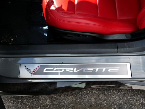 Used 2015 Chevrolet Corvette Z06 w/ Z07 Performance Package image 13
