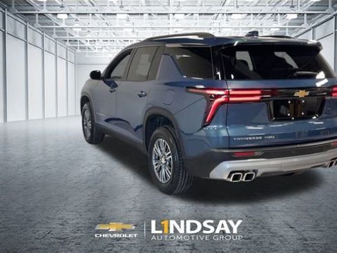 Used 2025 Chevrolet Traverse LT image 8