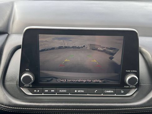 Used 2025 Nissan Rogue SV FWD image 25