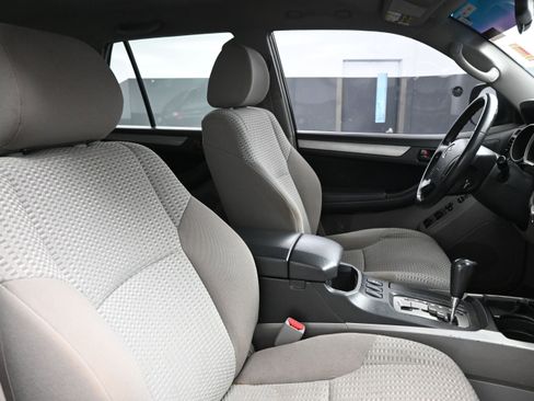 Used 2007 Toyota 4Runner SR5 AWD/4WD image 18