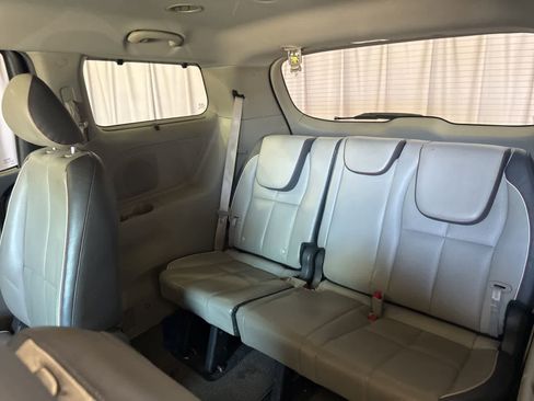 Used 2017 Kia Sedona LX w/ LX Essentials Premium Package FWD image 15