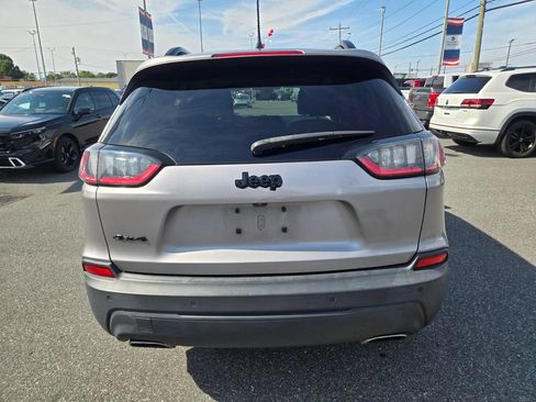 Used 2019 Jeep Cherokee Latitude Plus AWD/4WD image 6