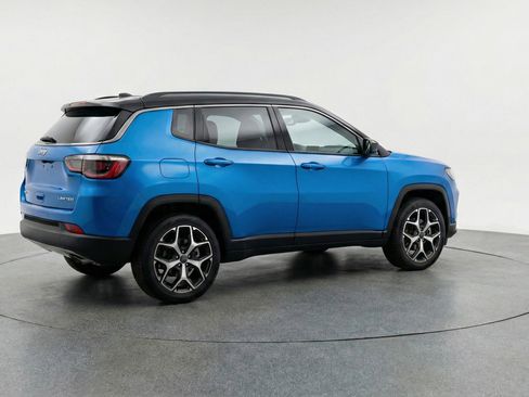 Used 2025 Jeep Compass Limited image 9