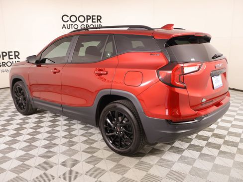 Used 2024 GMC Terrain SLE w/ Driver Convenience Package image 22