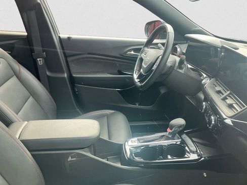 Used 2024 Chevrolet Trax RS w/ Sunroof Package FWD image 10