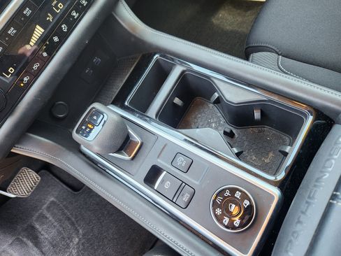 Used 2025 Nissan Pathfinder SV AWD/4WD image 16